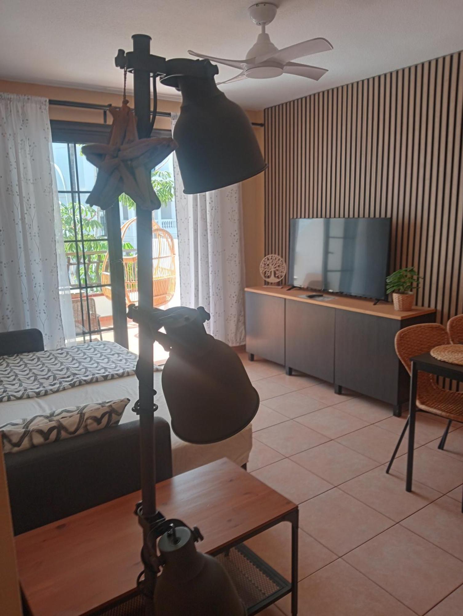 Greatly Located Apartment With Heated Pool, Los Cristianos 로스크리스티아노스 외부 사진