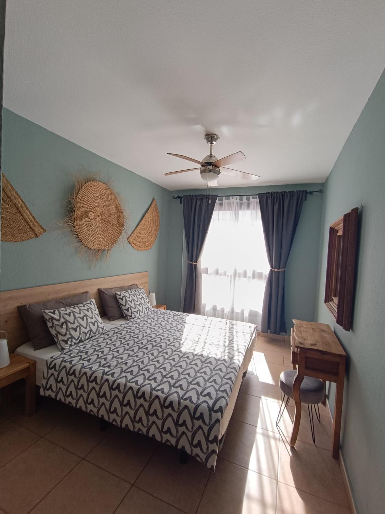 Greatly Located Apartment With Heated Pool, Los Cristianos 로스크리스티아노스 외부 사진