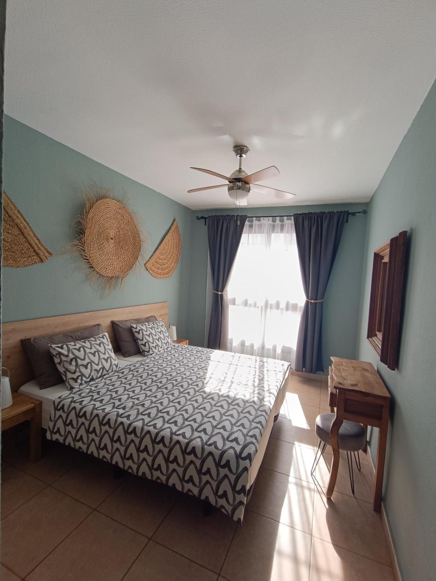 Greatly Located Apartment With Heated Pool, Los Cristianos 로스크리스티아노스 외부 사진